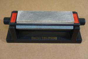 lot 62 image: Smiths Tri-Hone Knife Sharpener