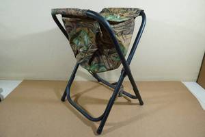 lot 85 image: Real Tree Field Stool