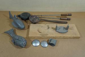 lot 113 image: Assorted Lead and Melting Accessories