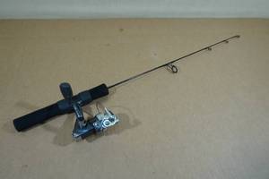 lot 143 image: Ice Fishing Rod with Reel