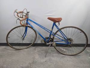 lot 54A image: Vintage Womens Nishiki Marina Road Bike M