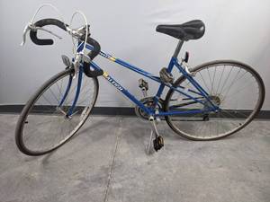 lot 34A image: Womens Raleigh Pursuit 502 12-Speed Road Bike M