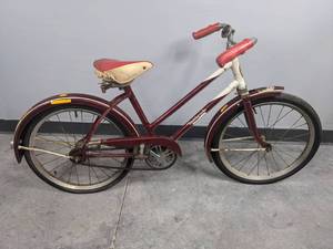 lot 72A image: Vintage Universal Womens 27 Bike M