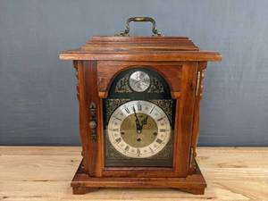lot 32 image: Beautiful Vintage Wood Mantle Clock Tempus Fugit M