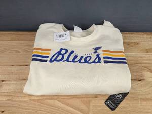lot 88 image: NEW NHL St. Louis Blues Hockey Long Sleeve Shirt in Womens XL X