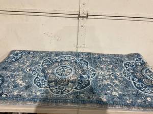 lot 116 image: 8ftx2ft Blue Runner Rug