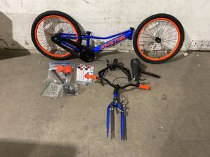 lot 19 image: JOYSTAR NEO Kids Bike for Ages 7-12