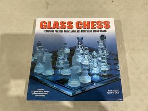 lot 307 image: 14 Inch Glass Chess Set