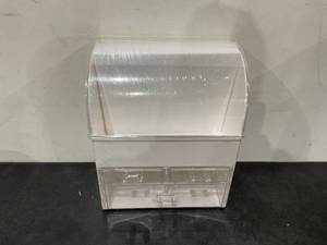 lot 292 image: Moochi White Large Makeup Organizer