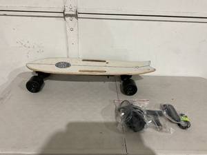 lot 41 image: Electric Longboard with Remote Control 13 MPH Top Speed