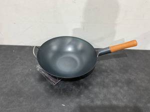 lot 141 image: YOSUKATA Carbon Steel Wok Pan  13,5  Stir Fry Pans