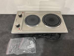 lot 198 image: Karinear Electric Cooktop