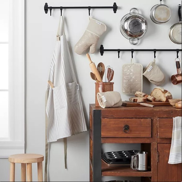 lot 513 image: NEW Sur La Table 5-Pc. Kitchen Textile Set - Apron, Oven Mitt, Potholder, Mini Mitt - BEIGE