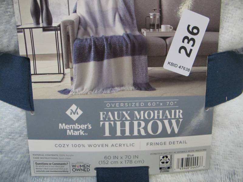 lot 520 image: NEW Members Mark Faux Mohair Oversized 60x70 Throw Blanket - Navy