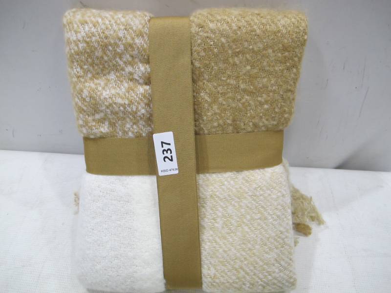 lot 521 image: NEW Members Mark Faux Mohair Oversized 60x70 Throw Blanket - Beige