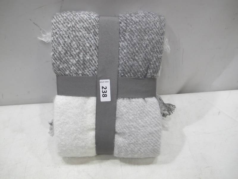 lot 519 image: NEW Members Mark Faux Mohair Oversized 60x70 Throw Blanket - Gray