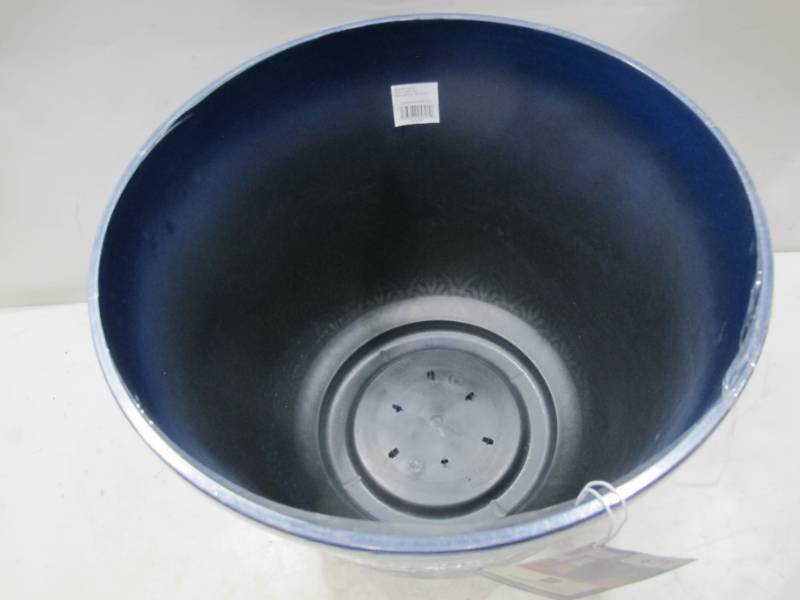 lot 279 image: NEW Members Mark 21 inch Valdez Planter - NAVY