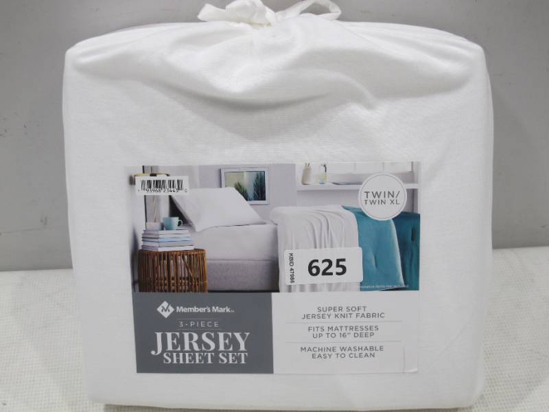 lot 399 image: NEW Members Mark 3-Pc. White Jersey Sheet Set - Twin  Twin XL