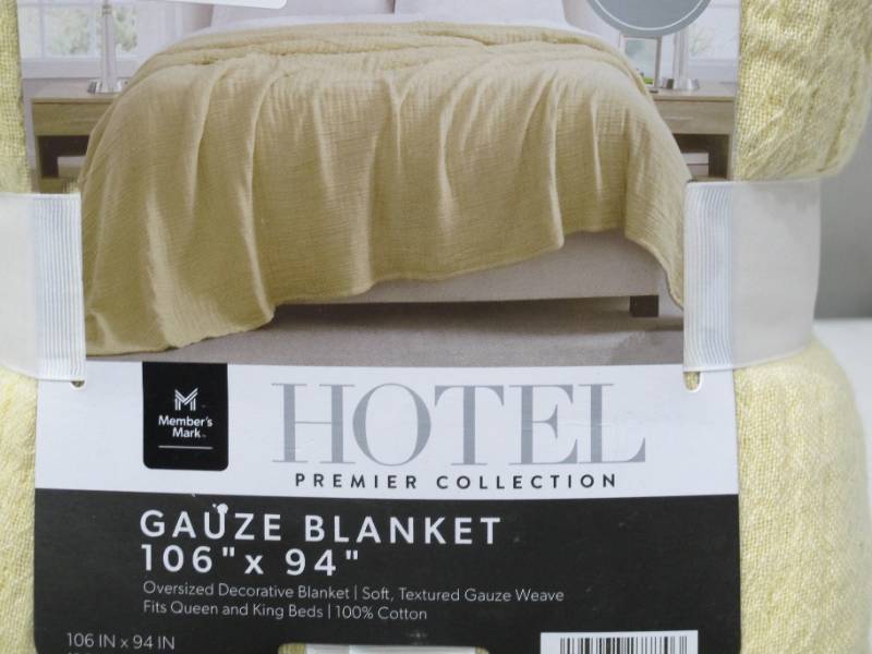 lot 451 image: NEW Members Mark Oversized Cotton Gauze Blanket, 106 x 94 - Yellow