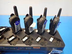 Motorola&nbspWalkie-Talkie Charging Station with x4 DLR1060BHLAB Walkie-Talkies