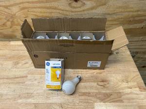 lot 65 image: GE Case of 12-  3 Way Light Bulbs- 50200250w