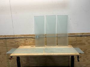 lot 45 image: Lot of 5 Pieces of Frosted Glass