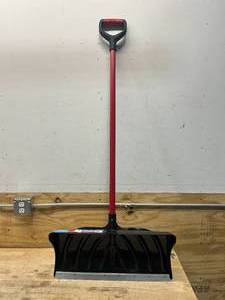 lot 36 image: SUNCAST 24 Snow Shovel