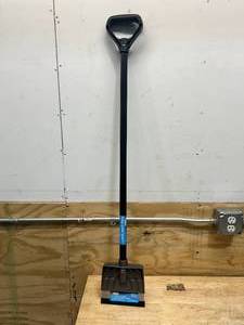 lot 37 image: SUNCAST 7 Ice Scraper