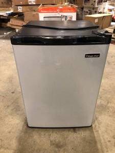 Magic Chef 2.6 cu. ft. Mini Fridge in Stainless Look   Customer Returns See Pictures