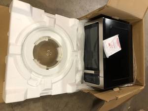Toshiba 2.2 cu. ft. in Stainless Steel 1200 Watt Smart Countertop Microwave Oven with Smart Sensor, Mute Function, Auto Defrost   Customer Returns See Pictures