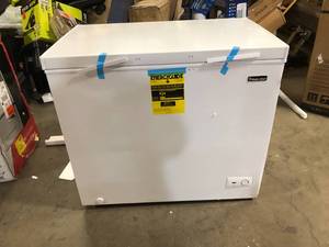 Magic Chef 8.7 cu. ft. Manual Defrost Chest Freezer in White Customer Returns See Pictures