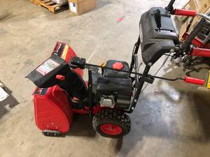 Toro SnowMaster 724 QXE 24 in. 212cc Single-Stage Gas Snow Blower Customer Returns See Pictures