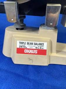 lot 35 image: Ohaus Triple Beam Balance&nbsp2610g (5lb 2oz) capacity (Used)