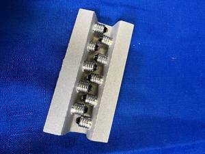 lot 42 image: 70 - 6 Volt Light Bulbs