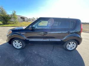 lot 23 image: 2013 Kia Soul - 2 OWNERS -  97,434 MILES