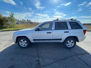 lot 13C image: 2006 Jeep Grand Cherokee Laredo - 4X4