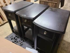 lot 30 image: 3x Nightstands