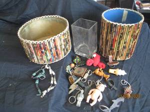 lot 38 image: Assortment Vintage Keychains with eclectic decor