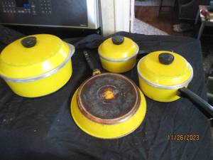 lot 41 image: Vintage canary yellow Cast Aluminum Mac Donalds pot and pan set