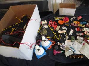 lot 48 image: Vintage Tyco Pro electric racing system, hot wheels and other vintage goodies