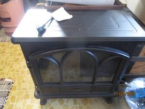 lot 60 image: DuraFlame Retro-look electric woodstove fireplace heater