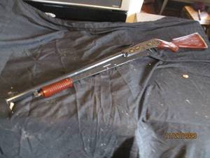 lot 79 image: Vintage Daisy model 25 pump action bb-gun