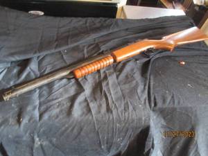 lot 80 image: Vintage Benjamin Franklin pump action .177 cal pellet gun