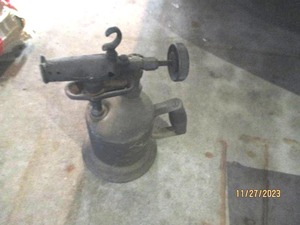 lot 92 image: Antique Brass tone torch