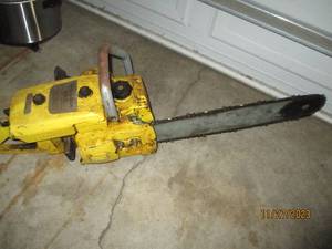 lot 23 image: Vintage McCulloch 250 gas powered chainsaw