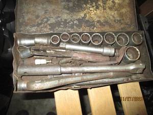 lot 102 image: Vintage Craftsman socket set with ratchet and breaker bar in metal case