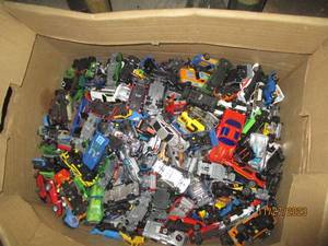 lot 104 image: Grocery box with a massive assortment of hot wheels, matchbox and other brand cars