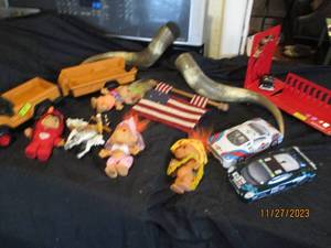 lot 118 image: 1970s Fisher Price Safari jeep with Wagon, troll dolls and other vintage treasures