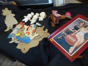 lot 122 image: Variety of Vintage Advertisement toys and decor