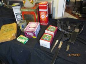 lot 123 image: Vintage tins, novelties and other goodies